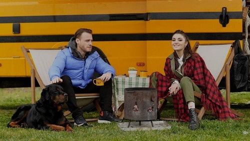 The series Sen Cal Kapimi, starring Kerem Bursin and Hande Ercel, made its first season finale with episode 39th. (4)