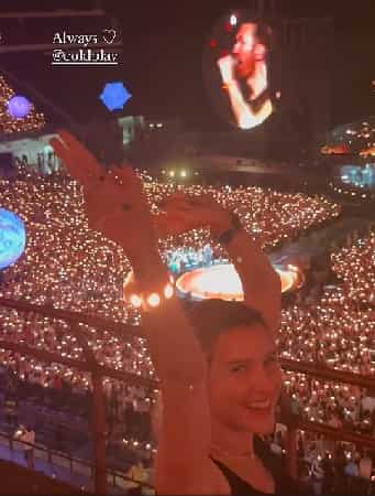 Pınar Hande Erçel and Hakan Sabancı - The new Turkish couple declared their love at a Coldplay Concert 1-min (3)