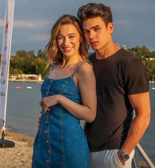 Ayça Ayşin Turan Seeks a Genie Resembling Kıvanç Tatlıtuğ for Duru Shampoo Commercial-min (2)