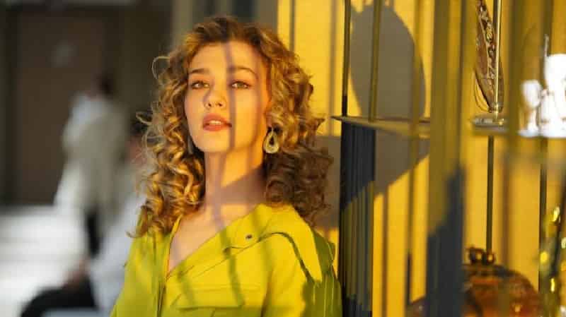 Turkish actress Melisa Döngel signed for New TV Series Kirli Sepeti FOX-min