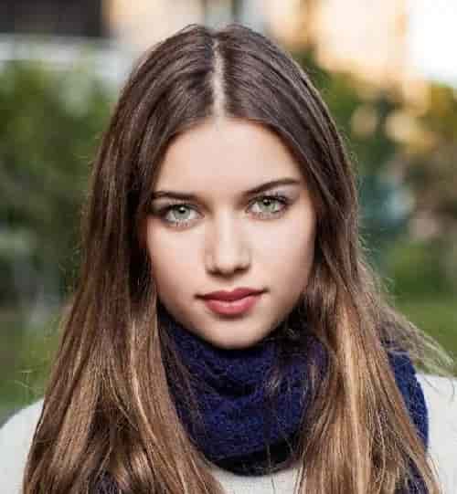Who is Afra Saraçoğlu 35 Facts Turkish actresss Seyran in the TV drama series Yalı Çapkını (2022) young baby child-min (5)