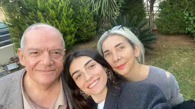 Tragic Loss for Hazar Ergüçlü as Her Father Died from Heart Attack at 69-min