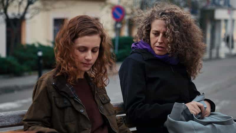 Ahsen Eroğlu, Hazal Subaşı, Özlem Zeynep Dinsel in Başlangıçlar