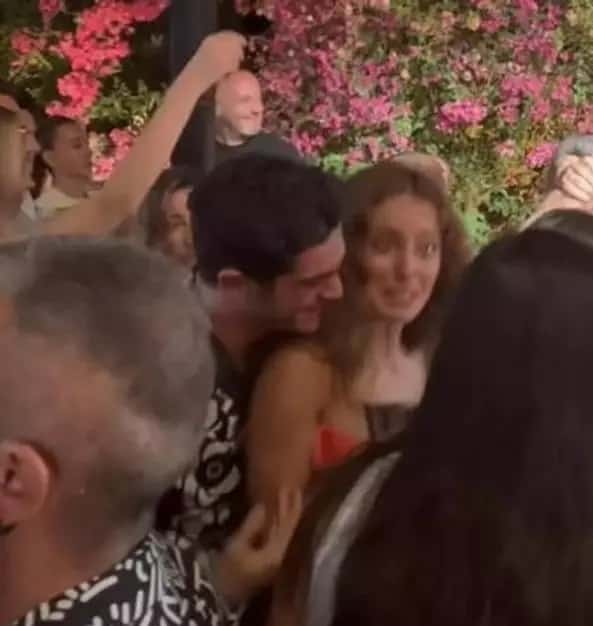 Bestemsu Özdemir Burak Deniz romantic dating-min (1)