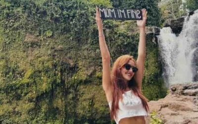 Hande Erçel shares Rare Photo of Her Mother & Heartfelt Message