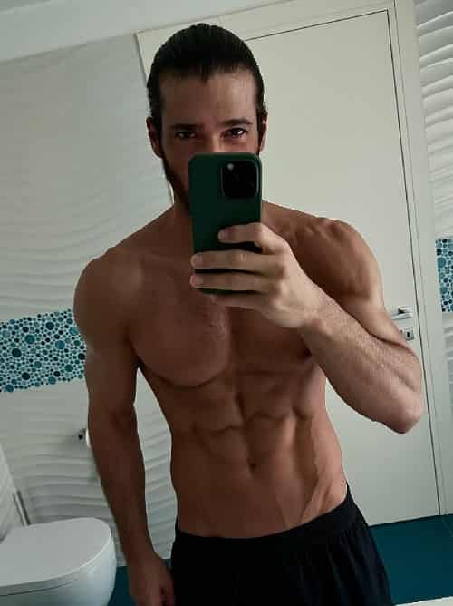can yaman sandokan series-min mirror selfie can yaman showing his muscles for new series sandokan
